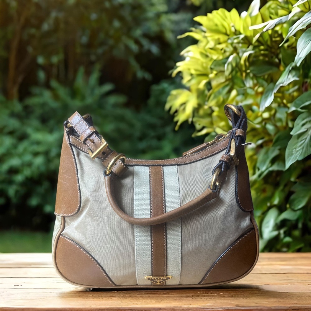 🎊SOLD🎊PRADA SHOULDER BAG ❤️ EUC - Picture 3 of 12